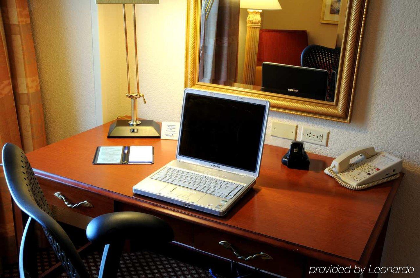 Hilton Garden Inn Anaheim/Garden Grove Room photo